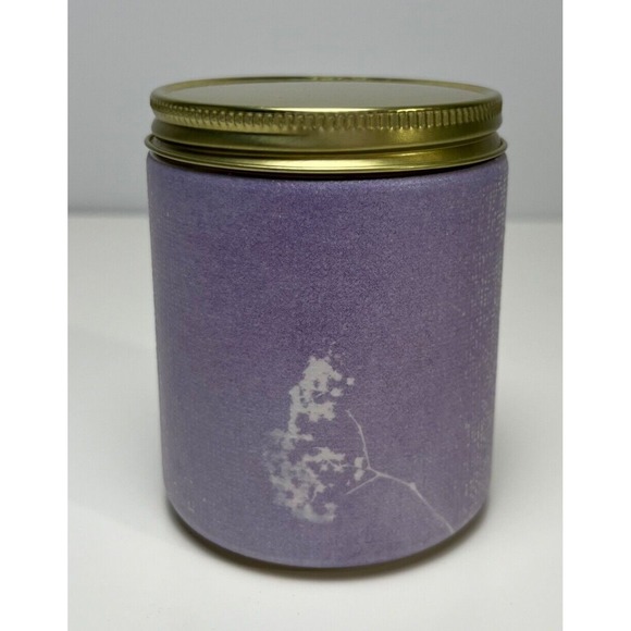 Bath & Body Works Fresh‎ Cut Lilacs Signature Single Wick Candle Jar 7 oz - Picture 2 of 4